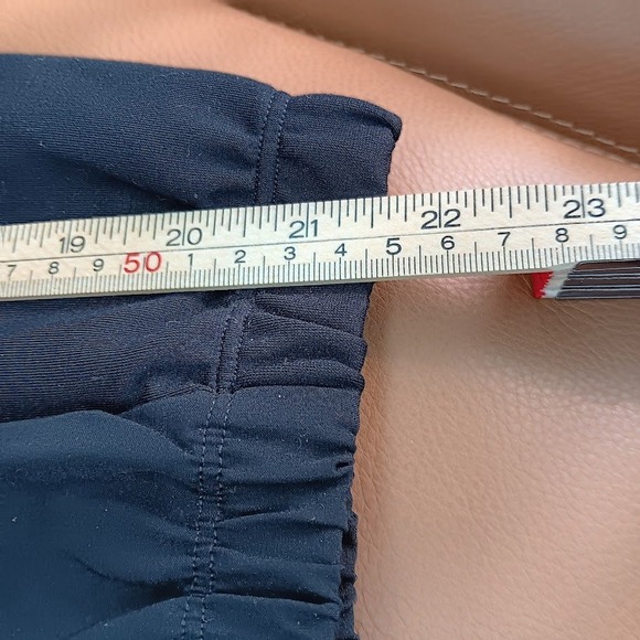 Cabi Pullover Hoodie Women Large Black Excellent Zipper Pocket Athleisure - Picture 7 of 7